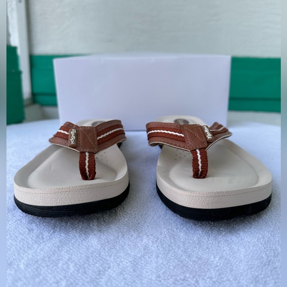 Floopi Zoey NWOT Sandals Thongs Size 11 Flip Flop Brown Tan - Picture 9 of 12